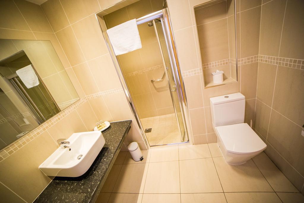 Curran Court Hotel Larne Eksteriør billede